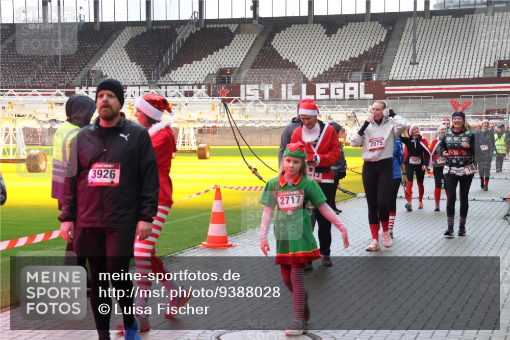 07.12.2025 - St. Pauli X-Mass-Run No. 15 Luisa Fischer http://msf.ph/oto/9388028 07.12.2025 11:49:28 Ziel 3926, 2717, 13, 2075, 1967, 24, 24, 146, 244, 360, 548, 701, 703, 1613, 1891, 1911, 1966, 1967, 1992, 1993, 2008, 2075, 2148, 2717, 2718, 3023, 3388, 3926, 4134, 4601 meine-sportfotos.de