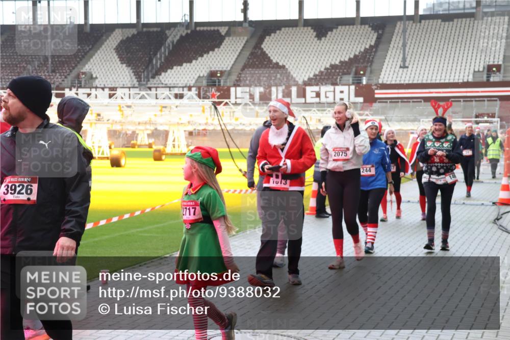 07.12.2025 - St. Pauli X-Mass-Run No. 15 Luisa Fischer http://msf.ph/oto/9388032 07.12.2025 11:49:29 Ziel 3926, 2717, 1013, 2075, 244, 24, 146, 244, 360, 548, 701, 703, 1613, 1891, 1911, 1966, 1967, 1992, 1993, 2008, 2075, 2148, 2717, 2718, 3023, 3388, 3926, 4134, 4601 meine-sportfotos.de