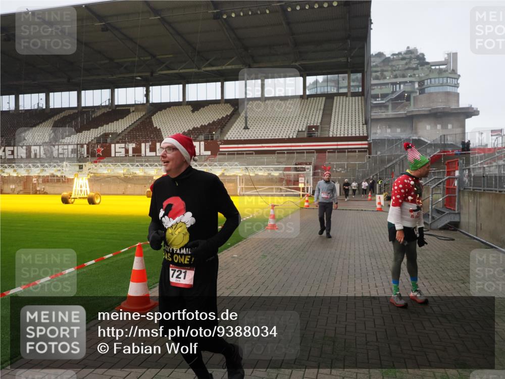 07.12.2025 - St. Pauli X-Mass-Run No. 15 Fabian Wolf http://msf.ph/oto/9388034 07.12.2025 10:18:52 Ziel 721, 1034, 2152, 2925, 3862, 4521, 4522, 4524, 4547 meine-sportfotos.de