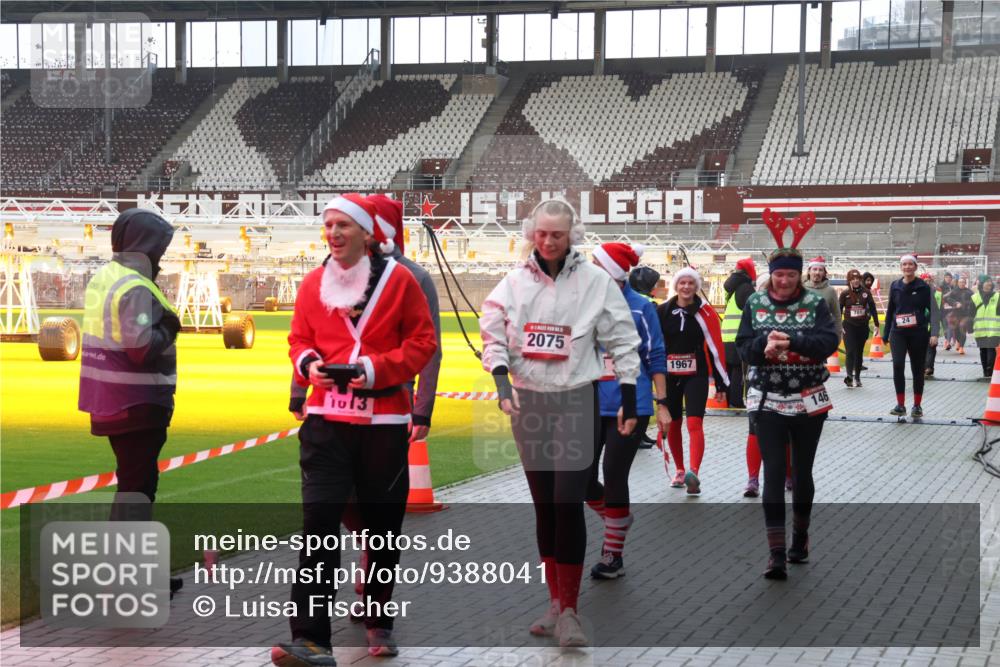 07.12.2025 - St. Pauli X-Mass-Run No. 15 Luisa Fischer http://msf.ph/oto/9388041 07.12.2025 11:49:31 Ziel 1013, 2075, 9, 1967, 146, 24, 146, 244, 360, 548, 701, 703, 1613, 1891, 1966, 1967, 1992, 1993, 2008, 2075, 2148, 2717, 2718, 3023, 3388, 3926, 4601 meine-sportfotos.de