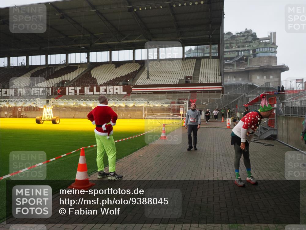 07.12.2025 - St. Pauli X-Mass-Run No. 15 Fabian Wolf http://msf.ph/oto/9388045 07.12.2025 10:18:54 Ziel 721, 1034, 2152, 3862, 4331, 4521, 4522, 4524, 4547 meine-sportfotos.de