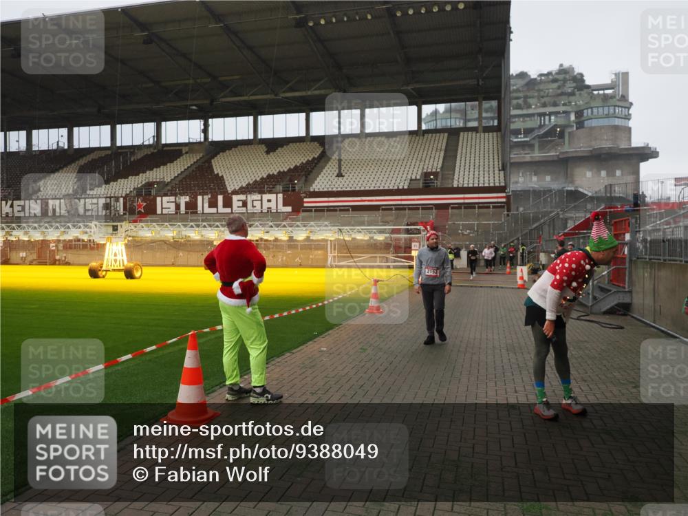 07.12.2025 - St. Pauli X-Mass-Run No. 15 Fabian Wolf http://msf.ph/oto/9388049 07.12.2025 10:18:54 Ziel 721, 1034, 2152, 3862, 4331, 4521, 4522, 4524, 4547 meine-sportfotos.de