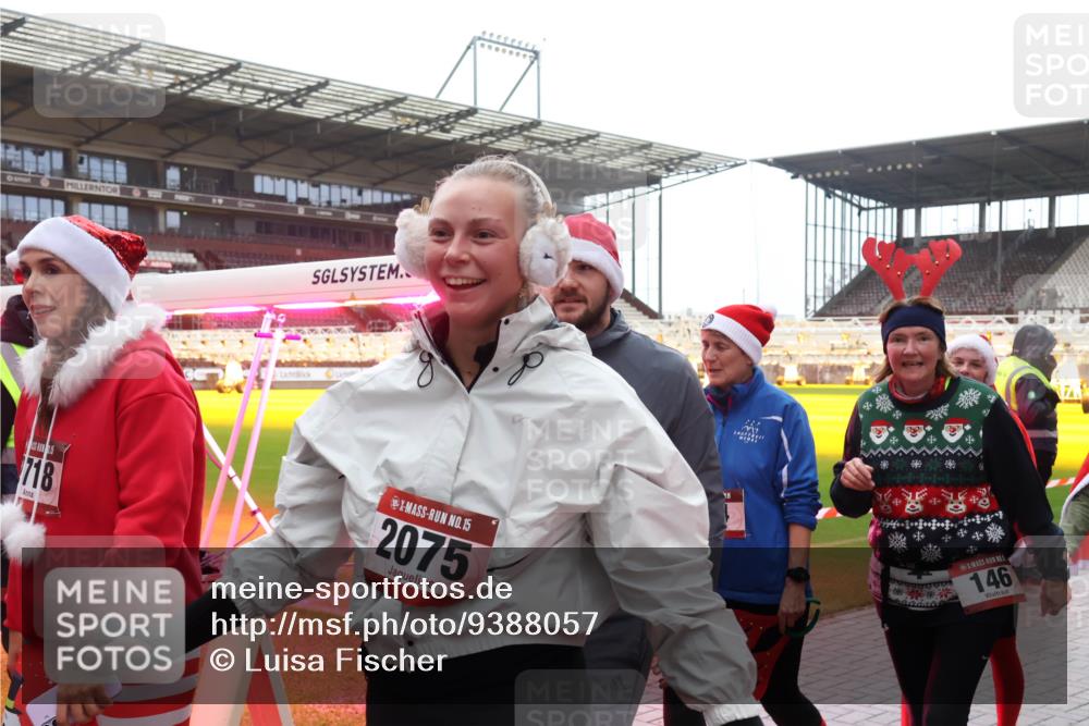 07.12.2025 - St. Pauli X-Mass-Run No. 15 Luisa Fischer http://msf.ph/oto/9388057 07.12.2025 11:49:39 Ziel 718, 15, 2075, 146, 24, 146, 244, 360, 548, 701, 703, 1966, 1967, 1992, 1993, 2003, 2344, 2346, 2717, 2718, 3421, 3424, 3665, 3685, 4601, 4643, 4646 meine-sportfotos.de