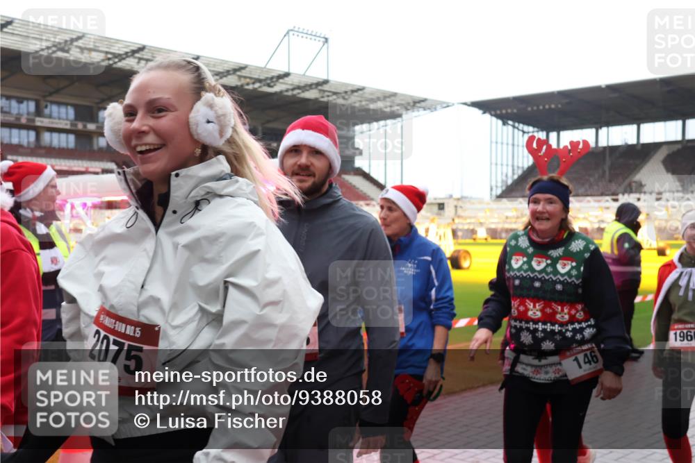 07.12.2025 - St. Pauli X-Mass-Run No. 15 Luisa Fischer http://msf.ph/oto/9388058 07.12.2025 11:49:39 Ziel 15, 2075, 146, 1960, 24, 146, 244, 360, 548, 701, 703, 1966, 1967, 1992, 1993, 2003, 2344, 2346, 2717, 2718, 3421, 3424, 3665, 3685, 4601, 4643, 4646 meine-sportfotos.de
