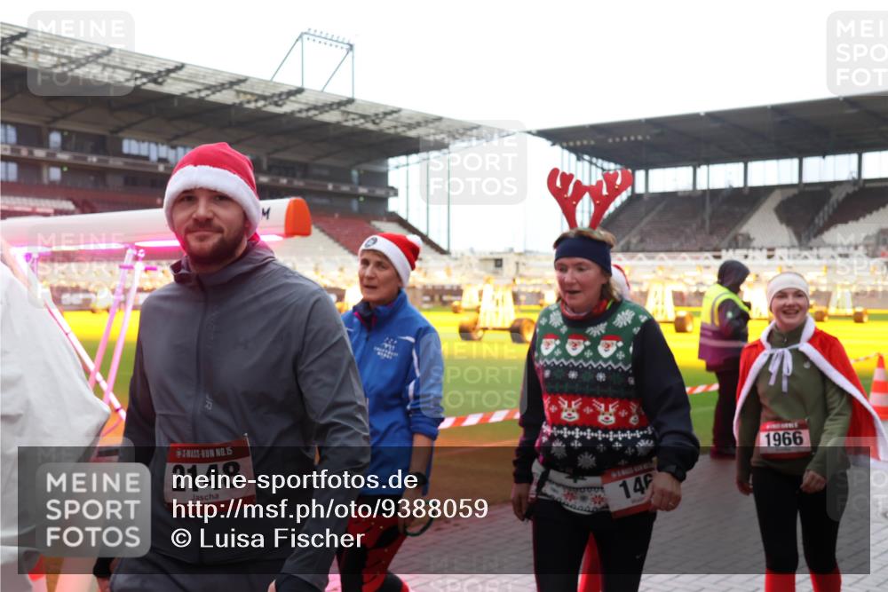 07.12.2025 - St. Pauli X-Mass-Run No. 15 Luisa Fischer http://msf.ph/oto/9388059 07.12.2025 11:49:39 Ziel 15, 2148, 14, 1966, 24, 146, 244, 360, 548, 701, 703, 1966, 1967, 1992, 1993, 2003, 2344, 2346, 2717, 2718, 3421, 3424, 3665, 3685, 4601, 4643, 4646 meine-sportfotos.de