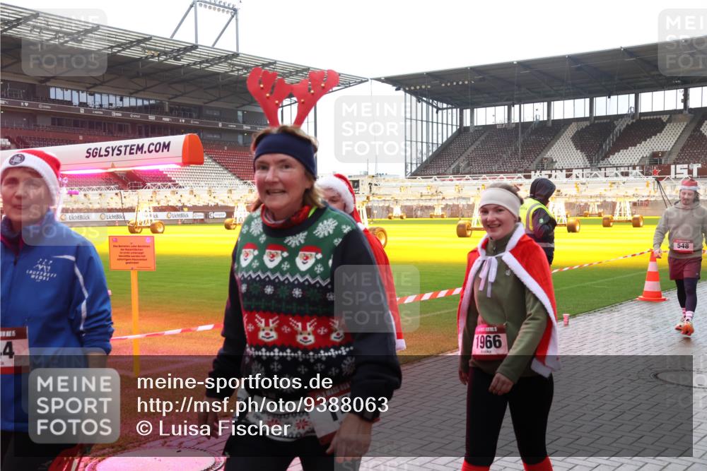 07.12.2025 - St. Pauli X-Mass-Run No. 15 Luisa Fischer http://msf.ph/oto/9388063 07.12.2025 11:49:40 Ziel 4, 4, 14, 1966, 548, 24, 146, 244, 360, 548, 701, 703, 1966, 1967, 1992, 1993, 2003, 2344, 2346, 3421, 3424, 3665, 3685, 4601, 4643, 4646 meine-sportfotos.de