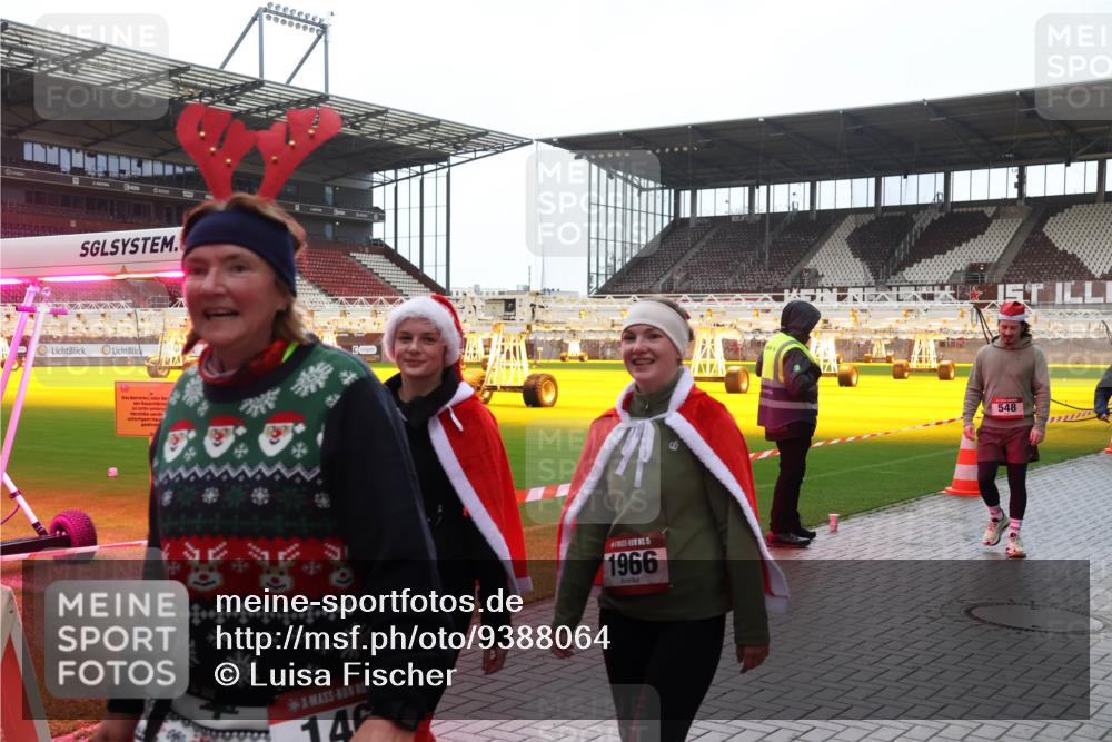 07.12.2025 - St. Pauli X-Mass-Run No. 15 Luisa Fischer http://msf.ph/oto/9388064 07.12.2025 11:49:41 Ziel 1966, 548, 24, 146, 244, 360, 548, 701, 703, 1966, 1967, 1992, 1993, 2003, 2344, 2346, 3421, 3424, 3665, 3685, 3914, 3915, 4601, 4643, 4646 meine-sportfotos.de