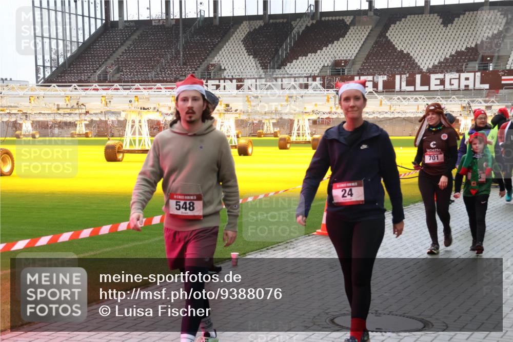07.12.2025 - St. Pauli X-Mass-Run No. 15 Luisa Fischer http://msf.ph/oto/9388076 07.12.2025 11:49:44 Ziel 548, 24, 701, 24, 146, 244, 360, 548, 701, 703, 1992, 1993, 2003, 2344, 2346, 2444, 2445, 2853, 2911, 3180, 3183, 3421, 3424, 3665, 3685, 3914, 3915, 4601, 4643, 4646 meine-sportfotos.de