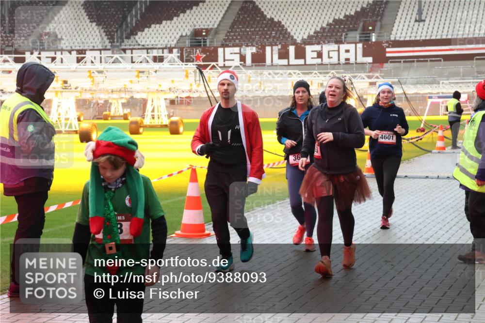 07.12.2025 - St. Pauli X-Mass-Run No. 15 Luisa Fischer http://msf.ph/oto/9388093 07.12.2025 11:49:48 Ziel 15, 36, 4601, 24, 146, 244, 360, 548, 701, 703, 1992, 1993, 2003, 2344, 2346, 2444, 2445, 2853, 2911, 3180, 3183, 3421, 3424, 3665, 3685, 3914, 3915, 4601, 4643, 4646 meine-sportfotos.de