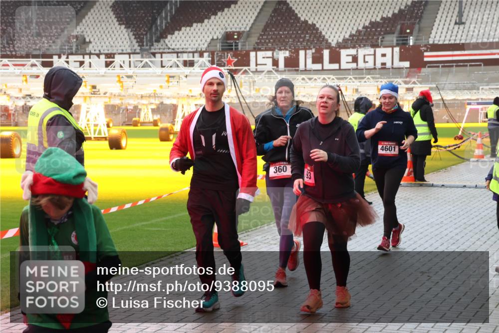07.12.2025 - St. Pauli X-Mass-Run No. 15 Luisa Fischer http://msf.ph/oto/9388095 07.12.2025 11:49:48 Ziel 360, 4601, 15, 24, 146, 244, 360, 548, 701, 703, 1992, 1993, 2003, 2344, 2346, 2444, 2445, 2853, 2911, 3180, 3183, 3421, 3424, 3665, 3685, 3914, 3915, 4601, 4643, 4646 meine-sportfotos.de