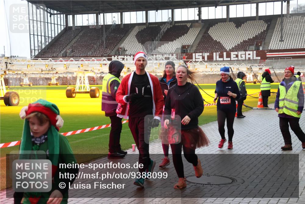 07.12.2025 - St. Pauli X-Mass-Run No. 15 Luisa Fischer http://msf.ph/oto/9388099 07.12.2025 11:49:49 Ziel 15, 3, 4601, 24, 146, 244, 360, 548, 701, 703, 1992, 1993, 2003, 2344, 2346, 2444, 2445, 2853, 2911, 3180, 3183, 3421, 3424, 3665, 3685, 3914, 3915, 4601, 4643, 4646 meine-sportfotos.de