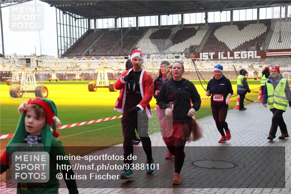 07.12.2025 - St. Pauli X-Mass-Run No. 15 Luisa Fischer http://msf.ph/oto/9388101 07.12.2025 11:49:50 Ziel 093, 4601, 24, 146, 360, 548, 701, 703, 1992, 1993, 2003, 2344, 2346, 2444, 2445, 2853, 2911, 3180, 3183, 3421, 3424, 3665, 3685, 3914, 3915, 4601, 4643, 4646 meine-sportfotos.de