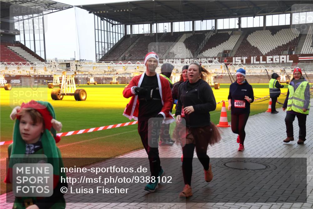 07.12.2025 - St. Pauli X-Mass-Run No. 15 Luisa Fischer http://msf.ph/oto/9388102 07.12.2025 11:49:50 Ziel 4601, 24, 146, 360, 548, 701, 703, 1992, 1993, 2003, 2344, 2346, 2444, 2445, 2853, 2911, 3180, 3183, 3421, 3424, 3665, 3685, 3914, 3915, 4601, 4643, 4646 meine-sportfotos.de