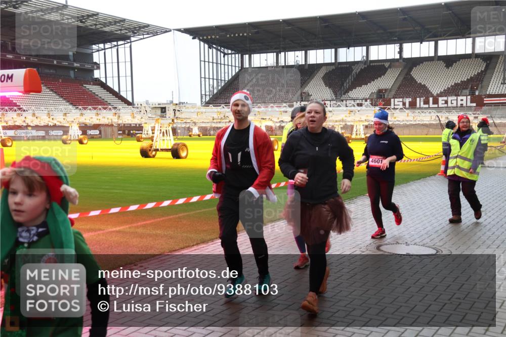 07.12.2025 - St. Pauli X-Mass-Run No. 15 Luisa Fischer http://msf.ph/oto/9388103 07.12.2025 11:49:50 Ziel 4601, 15, 13, 24, 146, 360, 548, 701, 703, 1992, 1993, 2003, 2344, 2346, 2444, 2445, 2853, 2911, 3180, 3183, 3421, 3424, 3665, 3685, 3914, 3915, 4601, 4643, 4646 meine-sportfotos.de