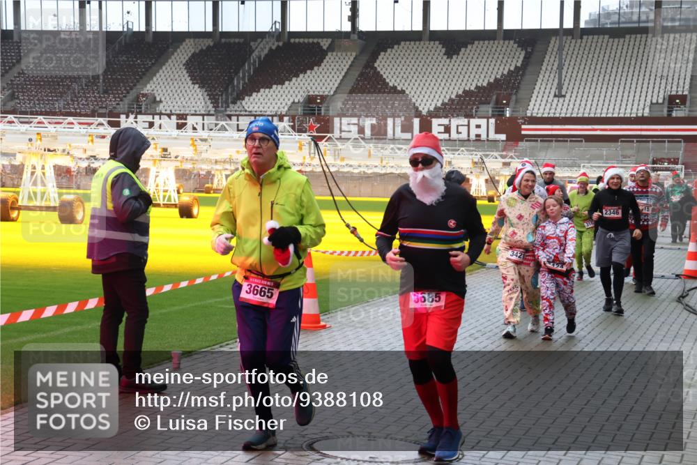 07.12.2025 - St. Pauli X-Mass-Run No. 15 Luisa Fischer http://msf.ph/oto/9388108 07.12.2025 11:50:04 Ziel 3665, 5085, 342, 2346, 318, 360, 1992, 1993, 2003, 2344, 2346, 2444, 2445, 2853, 2911, 3180, 3183, 3421, 3424, 3562, 3563, 3566, 3568, 3572, 3665, 3685, 3914, 3915, 4601, 4643, 4646 meine-sportfotos.de