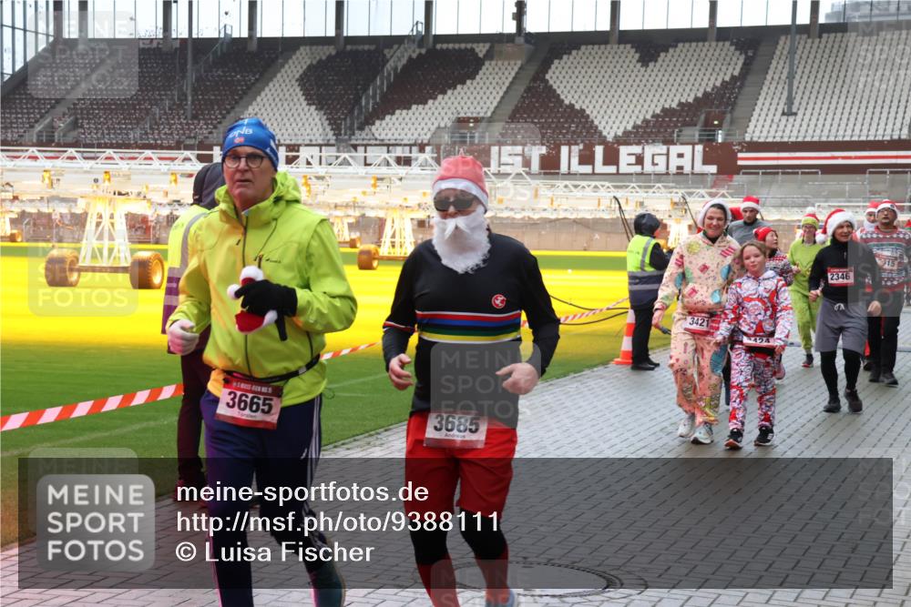 07.12.2025 - St. Pauli X-Mass-Run No. 15 Luisa Fischer http://msf.ph/oto/9388111 07.12.2025 11:50:04 Ziel 55, 3665, 3685, 3421, 424, 15, 2346, 360, 1992, 1993, 2003, 2344, 2346, 2444, 2445, 2853, 2911, 3180, 3183, 3421, 3424, 3562, 3563, 3566, 3568, 3572, 3665, 3685, 3914, 3915, 4601, 4643, 4646 meine-sportfotos.de