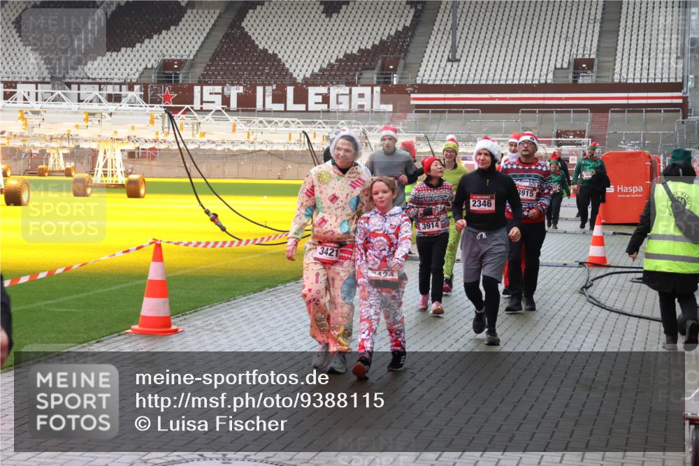 07.12.2025 - St. Pauli X-Mass-Run No. 15 Luisa Fischer http://msf.ph/oto/9388115 07.12.2025 11:50:05 Ziel 2346, 3915, 3421, 3914, 360, 1992, 1993, 2003, 2344, 2346, 2444, 2445, 2853, 2911, 3180, 3183, 3421, 3424, 3562, 3563, 3566, 3568, 3572, 3665, 3685, 3914, 3915, 4601, 4643, 4646 meine-sportfotos.de