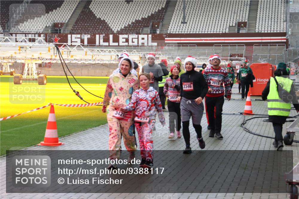 07.12.2025 - St. Pauli X-Mass-Run No. 15 Luisa Fischer http://msf.ph/oto/9388117 07.12.2025 11:50:06 Ziel 3421, 424, 3914, 2346, 3915, 360, 1992, 1993, 2003, 2344, 2346, 2444, 2445, 2853, 2911, 3180, 3183, 3421, 3424, 3562, 3563, 3566, 3568, 3572, 3665, 3685, 3914, 3915, 4601, 4643, 4646 meine-sportfotos.de