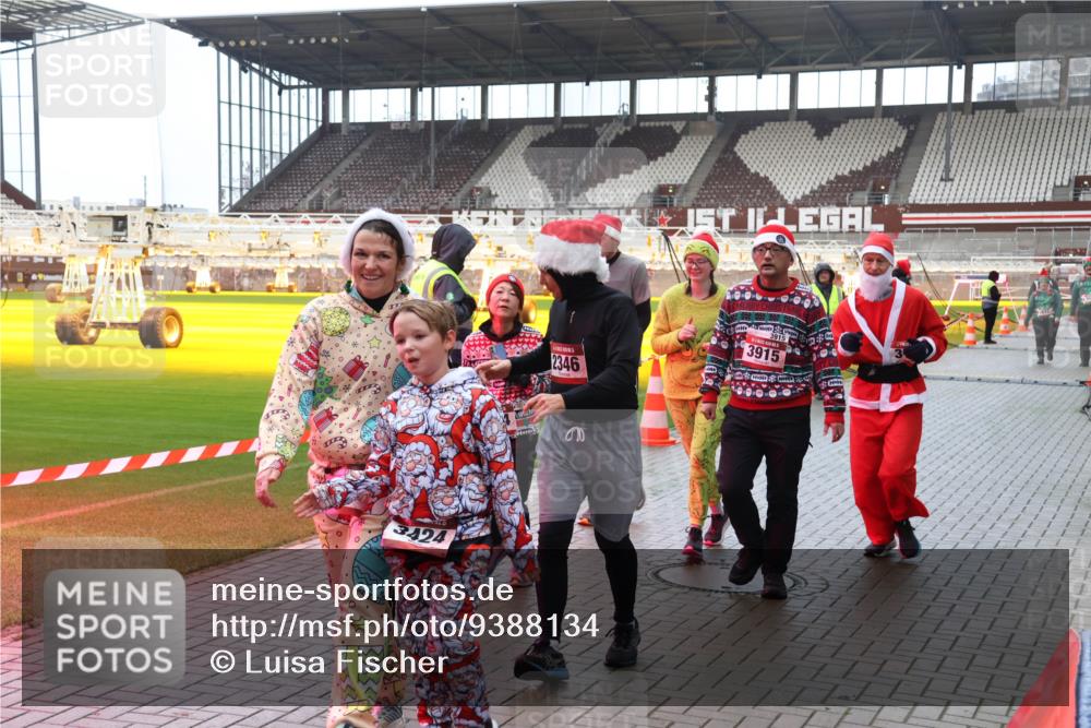 07.12.2025 - St. Pauli X-Mass-Run No. 15 Luisa Fischer http://msf.ph/oto/9388134 07.12.2025 11:50:10 Ziel 3424, 2346, 3915, 3915, 360, 1992, 1993, 2003, 2344, 2346, 2444, 2445, 2853, 2911, 3180, 3183, 3421, 3424, 3562, 3563, 3566, 3568, 3572, 3660, 3665, 3685, 3778, 3914, 3915, 4601, 4643, 4646 meine-sportfotos.de