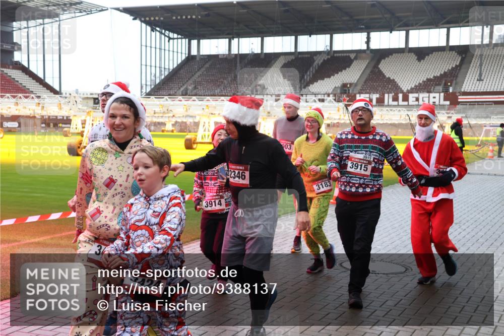 07.12.2025 - St. Pauli X-Mass-Run No. 15 Luisa Fischer http://msf.ph/oto/9388137 07.12.2025 11:50:10 Ziel 3, 3424, 2346, 3914, 03, 3183, 3915, 3915, 360, 1992, 1993, 2003, 2344, 2346, 2444, 2445, 2853, 2911, 3180, 3183, 3421, 3424, 3562, 3563, 3566, 3568, 3572, 3660, 3665, 3685, 3778, 3914, 3915, 4601, 4643, 4646 meine-sportfotos.de