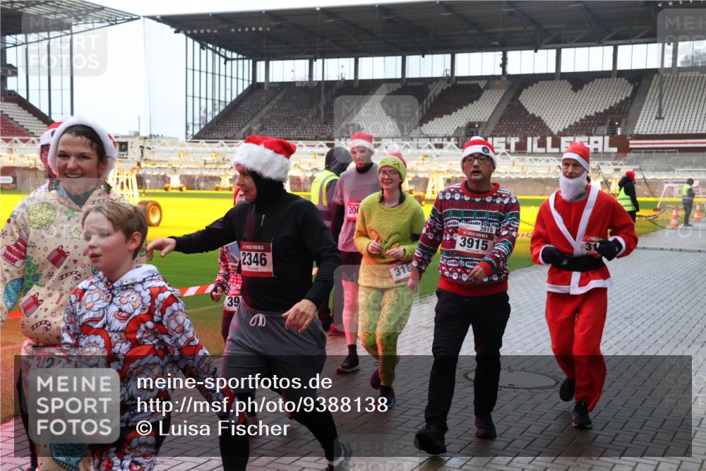 07.12.2025 - St. Pauli X-Mass-Run No. 15 Luisa Fischer http://msf.ph/oto/9388138 07.12.2025 11:50:11 Ziel 342, 3424, 200, 39, 2346, 00, 318, 3915, 3915, 31, 360, 1992, 1993, 2003, 2344, 2346, 2444, 2445, 2853, 2911, 3180, 3183, 3421, 3424, 3562, 3563, 3566, 3568, 3572, 3660, 3665, 3685, 3778, 3914, 3915, 4601, 4643, 4646 meine-sportfotos.de