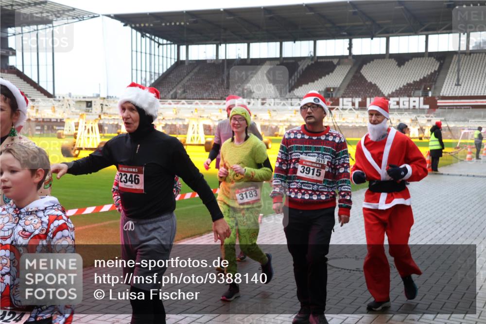 07.12.2025 - St. Pauli X-Mass-Run No. 15 Luisa Fischer http://msf.ph/oto/9388140 07.12.2025 11:50:11 Ziel 24, 15, 2346, 3183, 3915, 3915, 360, 1992, 1993, 2003, 2344, 2346, 2444, 2445, 2853, 2911, 3180, 3183, 3421, 3424, 3562, 3563, 3566, 3568, 3572, 3660, 3665, 3685, 3778, 3914, 3915, 4601, 4643, 4646 meine-sportfotos.de