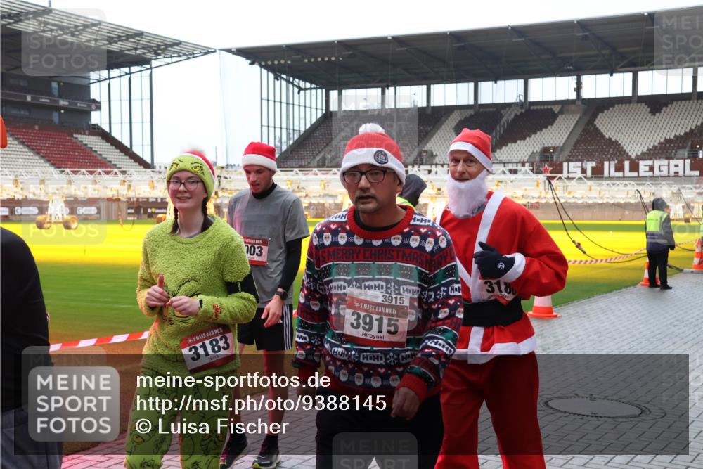07.12.2025 - St. Pauli X-Mass-Run No. 15 Luisa Fischer http://msf.ph/oto/9388145 07.12.2025 11:50:12 Ziel 15, 3183, 103, 3915, 15, 3915, 6, 318, 360, 2003, 2118, 2344, 2346, 2444, 2445, 2853, 2911, 3180, 3183, 3421, 3424, 3562, 3563, 3566, 3568, 3572, 3660, 3665, 3685, 3778, 3914, 3915, 4601, 4643, 4646 meine-sportfotos.de
