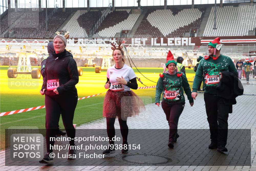 07.12.2025 - St. Pauli X-Mass-Run No. 15 Luisa Fischer http://msf.ph/oto/9388154 07.12.2025 11:50:24 Ziel 2444, 2445, 4643, 4646, 1890, 2118, 2203, 2210, 2444, 2445, 2848, 2853, 2872, 2877, 2911, 3180, 3183, 3562, 3563, 3566, 3568, 3572, 3660, 3665, 3685, 3697, 3778, 3914, 3915, 4184 meine-sportfotos.de