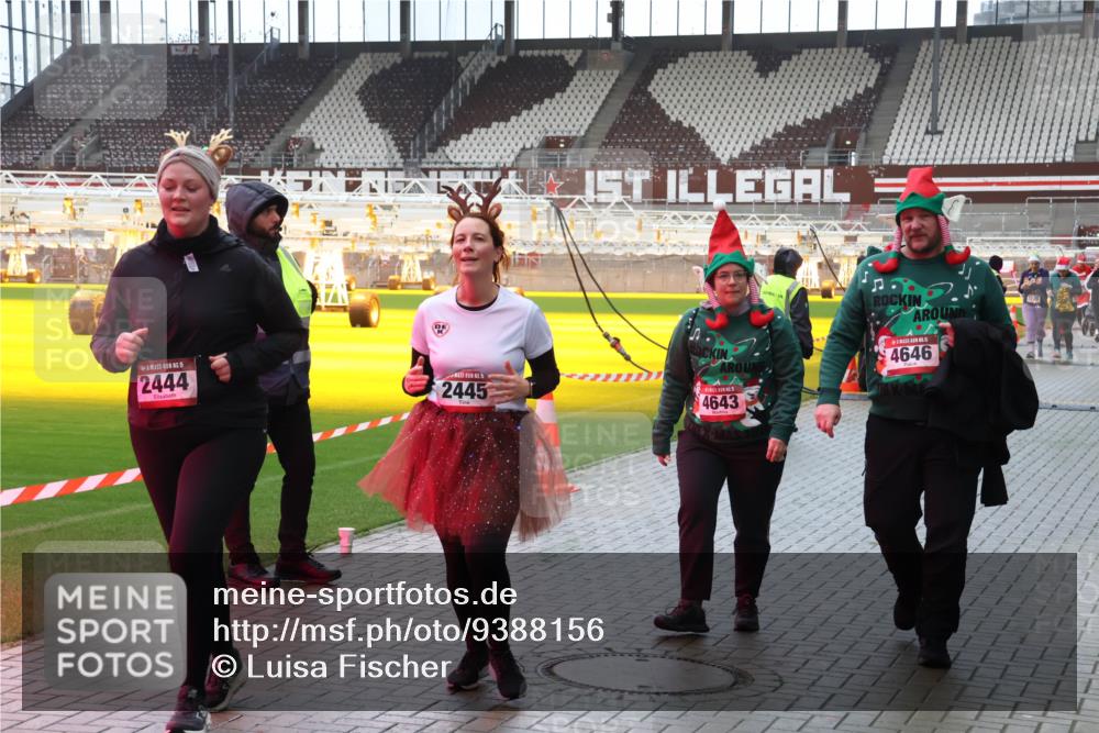 07.12.2025 - St. Pauli X-Mass-Run No. 15 Luisa Fischer http://msf.ph/oto/9388156 07.12.2025 11:50:24 Ziel 15, 2444, 2445, 4643, 4646, 1890, 2118, 2203, 2210, 2444, 2445, 2848, 2853, 2872, 2877, 2911, 3180, 3183, 3562, 3563, 3566, 3568, 3572, 3660, 3665, 3685, 3697, 3778, 3914, 3915, 4184 meine-sportfotos.de