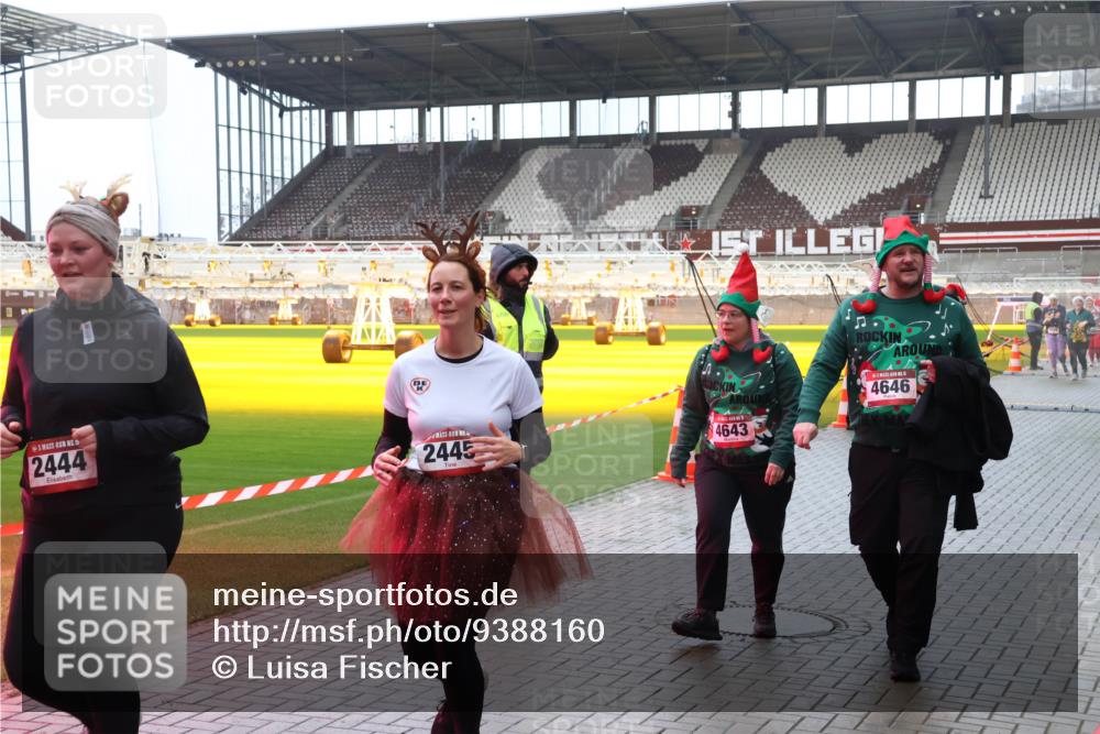 07.12.2025 - St. Pauli X-Mass-Run No. 15 Luisa Fischer http://msf.ph/oto/9388160 07.12.2025 11:50:25 Ziel 15, 2444, 2445, 4646, 4643, 1890, 2118, 2203, 2210, 2444, 2445, 2848, 2853, 2872, 2877, 2911, 3180, 3183, 3562, 3563, 3566, 3568, 3572, 3660, 3665, 3685, 3697, 3778, 3914, 3915, 4184 meine-sportfotos.de