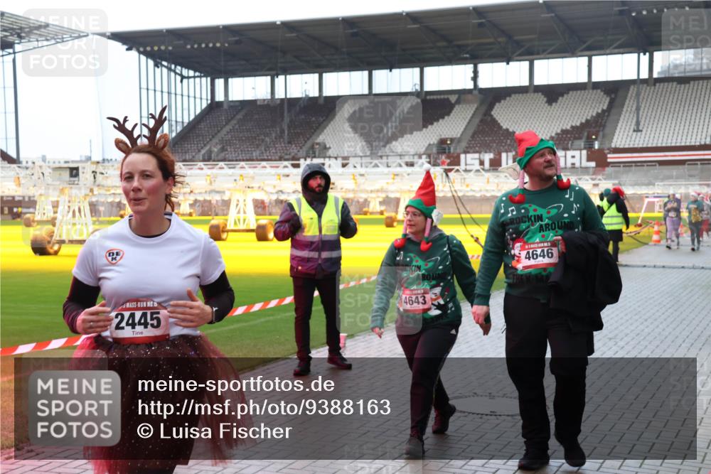 07.12.2025 - St. Pauli X-Mass-Run No. 15 Luisa Fischer http://msf.ph/oto/9388163 07.12.2025 11:50:26 Ziel 5, 2445, 4643, 4646, 1890, 2118, 2203, 2210, 2444, 2445, 2848, 2853, 2872, 2877, 2911, 3180, 3183, 3562, 3563, 3566, 3568, 3572, 3660, 3665, 3685, 3697, 3778, 3914, 3915, 4184 meine-sportfotos.de