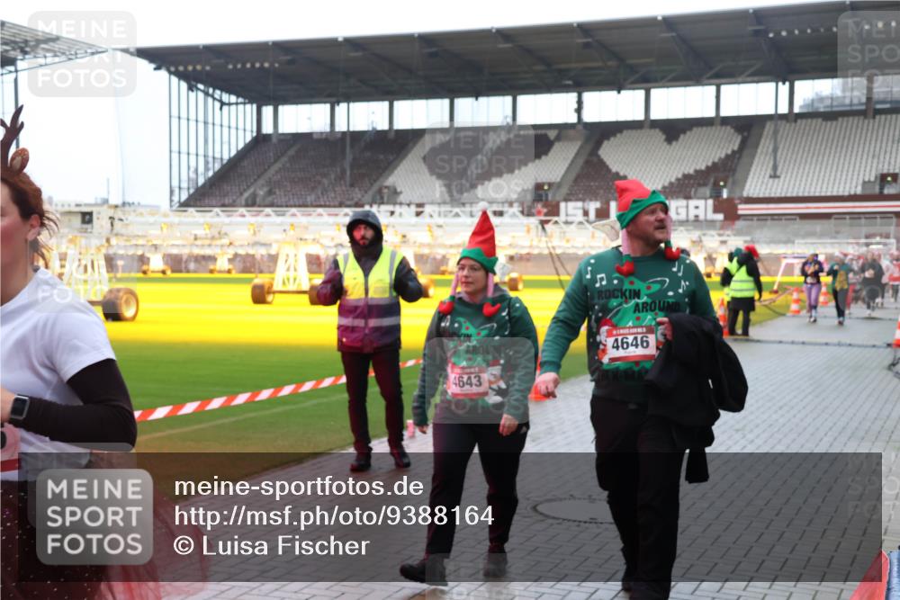 07.12.2025 - St. Pauli X-Mass-Run No. 15 Luisa Fischer http://msf.ph/oto/9388164 07.12.2025 11:50:26 Ziel 4643, 4646, 1890, 2118, 2203, 2210, 2444, 2445, 2848, 2853, 2872, 2877, 2911, 3180, 3183, 3562, 3563, 3566, 3568, 3572, 3660, 3665, 3685, 3697, 3778, 3914, 3915, 4184 meine-sportfotos.de