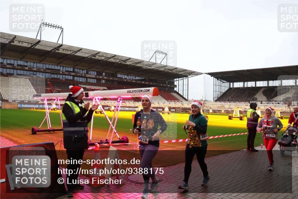 07.12.2025 - St. Pauli X-Mass-Run No. 15 Luisa Fischer http://msf.ph/oto/9388175 07.12.2025 11:50:41 Ziel 3778, 3660, 2118, 1890, 2118, 2203, 2210, 2784, 2785, 2793, 2848, 2872, 2877, 3660, 3697, 3778, 4184, 4428 meine-sportfotos.de