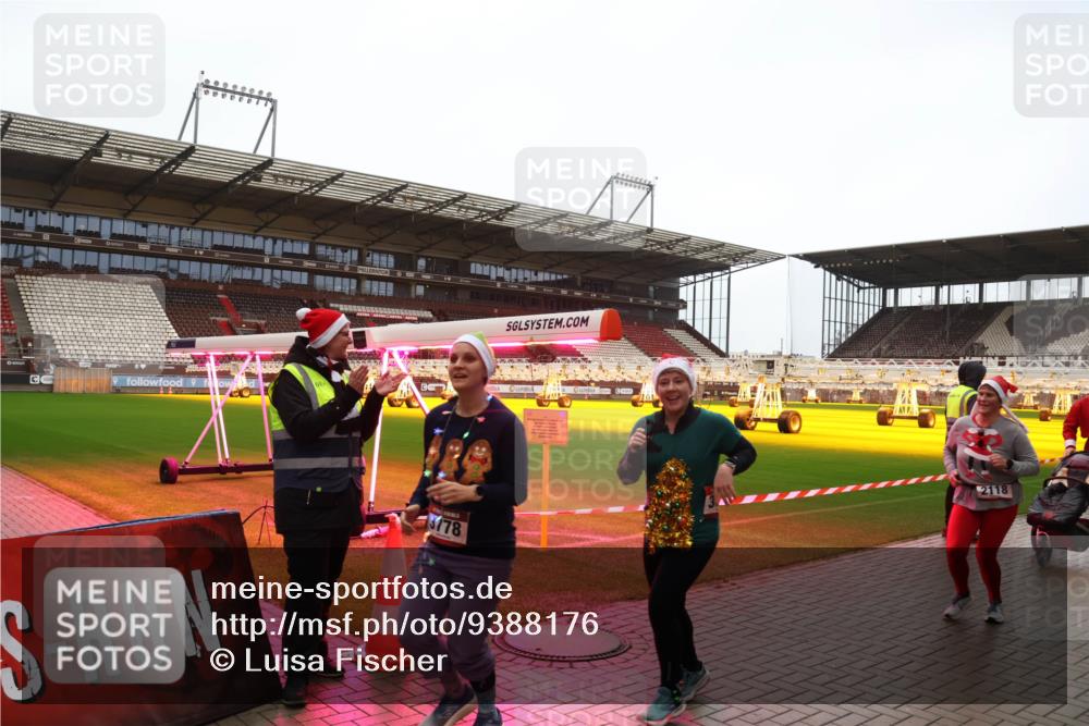 07.12.2025 - St. Pauli X-Mass-Run No. 15 Luisa Fischer http://msf.ph/oto/9388176 07.12.2025 11:50:41 Ziel 3178, 2118, 1890, 2118, 2203, 2210, 2784, 2785, 2793, 2848, 2872, 2877, 3660, 3697, 3778, 4184, 4428 meine-sportfotos.de