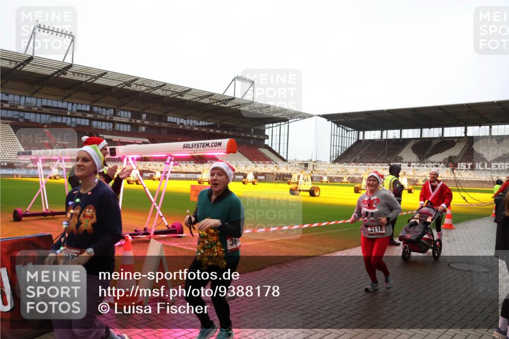 07.12.2025 - St. Pauli X-Mass-Run No. 15 Luisa Fischer http://msf.ph/oto/9388178 07.12.2025 11:50:41 Ziel 36, 2118, 1890, 2118, 2203, 2210, 2784, 2785, 2793, 2848, 2872, 2877, 3660, 3697, 3778, 4184, 4428 meine-sportfotos.de