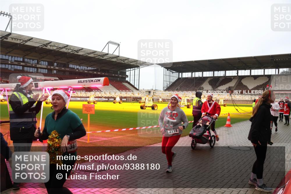 07.12.2025 - St. Pauli X-Mass-Run No. 15 Luisa Fischer http://msf.ph/oto/9388180 07.12.2025 11:50:42 Ziel 63, 36, 2118, 1890, 2118, 2203, 2210, 2784, 2785, 2793, 2848, 2872, 2877, 3660, 3697, 3778, 4184, 4428 meine-sportfotos.de