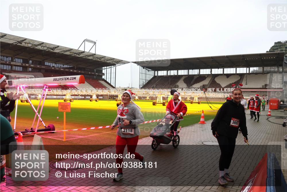 07.12.2025 - St. Pauli X-Mass-Run No. 15 Luisa Fischer http://msf.ph/oto/9388181 07.12.2025 11:50:42 Ziel 2118, 3697, 1890, 2118, 2203, 2210, 2784, 2785, 2793, 2848, 2872, 2877, 3660, 3697, 3778, 4184, 4428 meine-sportfotos.de