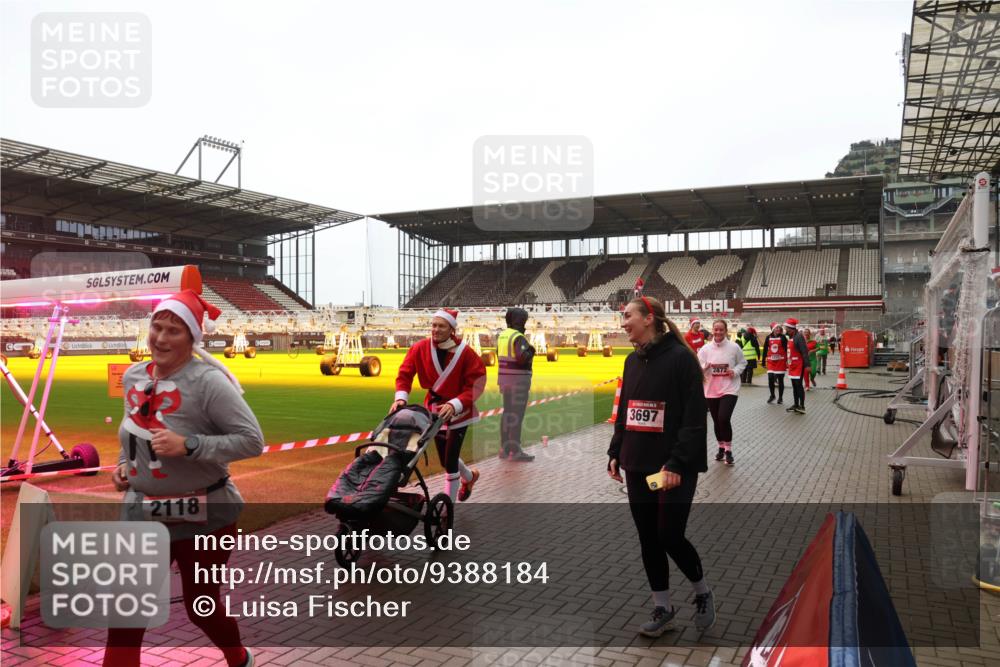 07.12.2025 - St. Pauli X-Mass-Run No. 15 Luisa Fischer http://msf.ph/oto/9388184 07.12.2025 11:50:43 Ziel 2118, 3697, 2872, 1890, 2118, 2203, 2210, 2784, 2785, 2793, 2848, 2872, 2877, 3660, 3697, 3778, 4184, 4428 meine-sportfotos.de