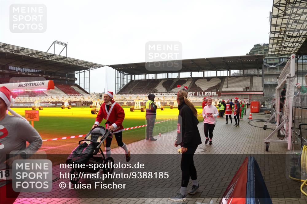 07.12.2025 - St. Pauli X-Mass-Run No. 15 Luisa Fischer http://msf.ph/oto/9388185 07.12.2025 11:50:43 Ziel 18, 97, 2879, 1890, 2118, 2203, 2210, 2784, 2785, 2793, 2848, 2872, 2877, 3660, 3697, 3778, 4184, 4428 meine-sportfotos.de