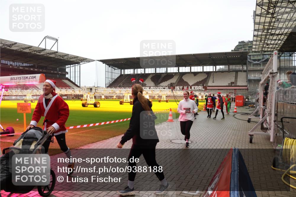 07.12.2025 - St. Pauli X-Mass-Run No. 15 Luisa Fischer http://msf.ph/oto/9388188 07.12.2025 11:50:44 Ziel 2872, 1890, 2118, 2203, 2210, 2784, 2785, 2793, 2848, 2872, 2877, 3660, 3697, 3778, 4184, 4428 meine-sportfotos.de