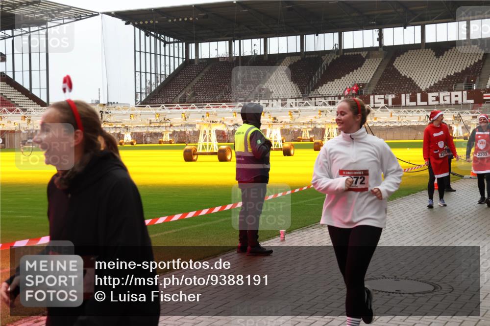 07.12.2025 - St. Pauli X-Mass-Run No. 15 Luisa Fischer http://msf.ph/oto/9388191 07.12.2025 11:50:44 Ziel 3697, 72, 2210, 2203, 1890, 2118, 2203, 2210, 2784, 2785, 2793, 2848, 2872, 2877, 3660, 3697, 3778, 4184, 4428 meine-sportfotos.de