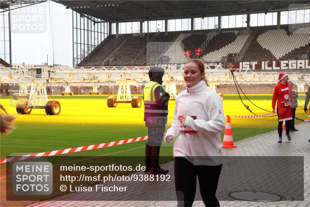 07.12.2025 - St. Pauli X-Mass-Run No. 15 Luisa Fischer http://msf.ph/oto/9388192 07.12.2025 11:50:45 Ziel 20, 2210, 1890, 2118, 2203, 2210, 2784, 2785, 2793, 2848, 2872, 2877, 3660, 3697, 3778, 4184, 4428 meine-sportfotos.de