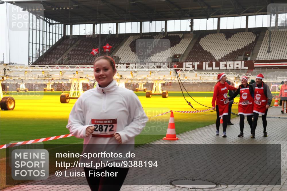 07.12.2025 - St. Pauli X-Mass-Run No. 15 Luisa Fischer http://msf.ph/oto/9388194 07.12.2025 11:50:45 Ziel 2872, 2210, 2203, 4184, 1890, 2118, 2203, 2210, 2784, 2785, 2793, 2848, 2872, 2877, 3660, 3697, 3778, 4184, 4428 meine-sportfotos.de