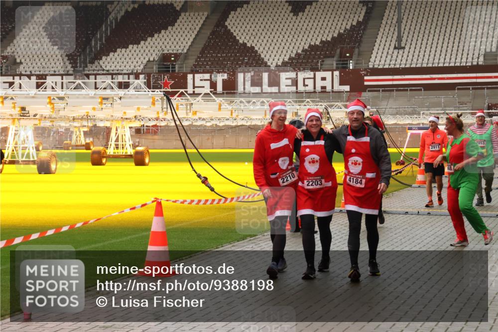 07.12.2025 - St. Pauli X-Mass-Run No. 15 Luisa Fischer http://msf.ph/oto/9388198 07.12.2025 11:50:46 Ziel 2210, 2203, 4184, 2911, 48, 2853, 1890, 2118, 2203, 2210, 2784, 2785, 2793, 2848, 2872, 2877, 3660, 3697, 3778, 4184, 4428 meine-sportfotos.de