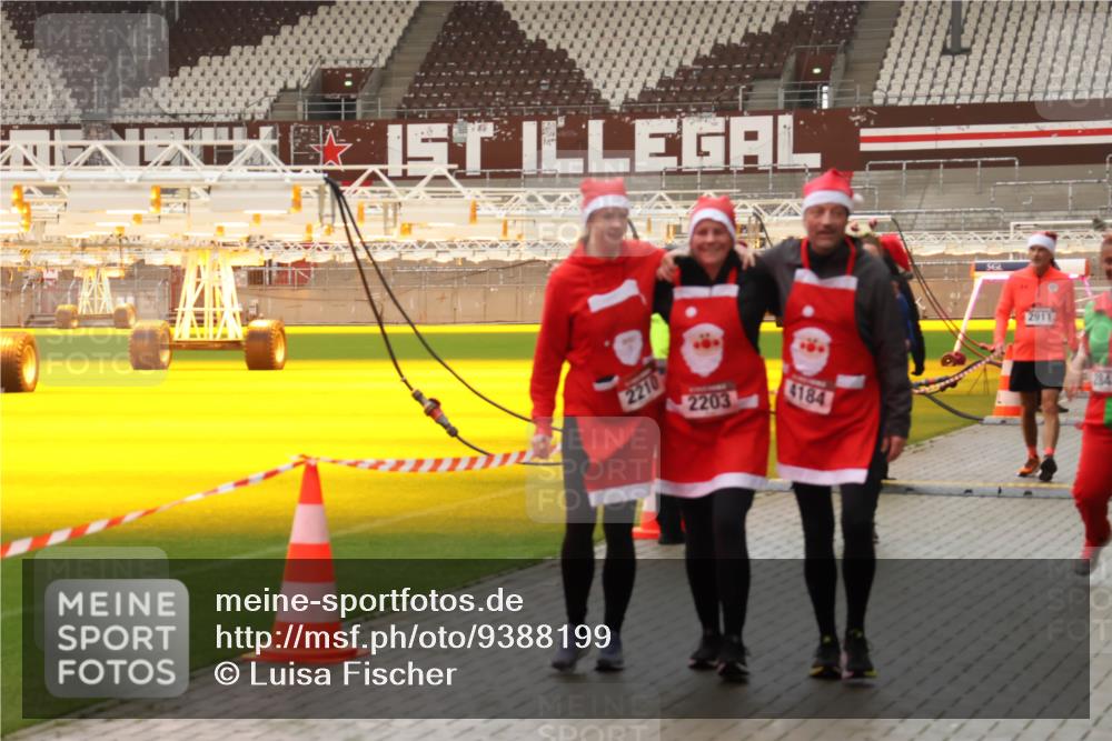 07.12.2025 - St. Pauli X-Mass-Run No. 15 Luisa Fischer http://msf.ph/oto/9388199 07.12.2025 11:50:46 Ziel 2210, 2203, 4184, 2911, 384, 1890, 2118, 2203, 2210, 2784, 2785, 2793, 2848, 2872, 2877, 3660, 3697, 3778, 4184, 4428 meine-sportfotos.de