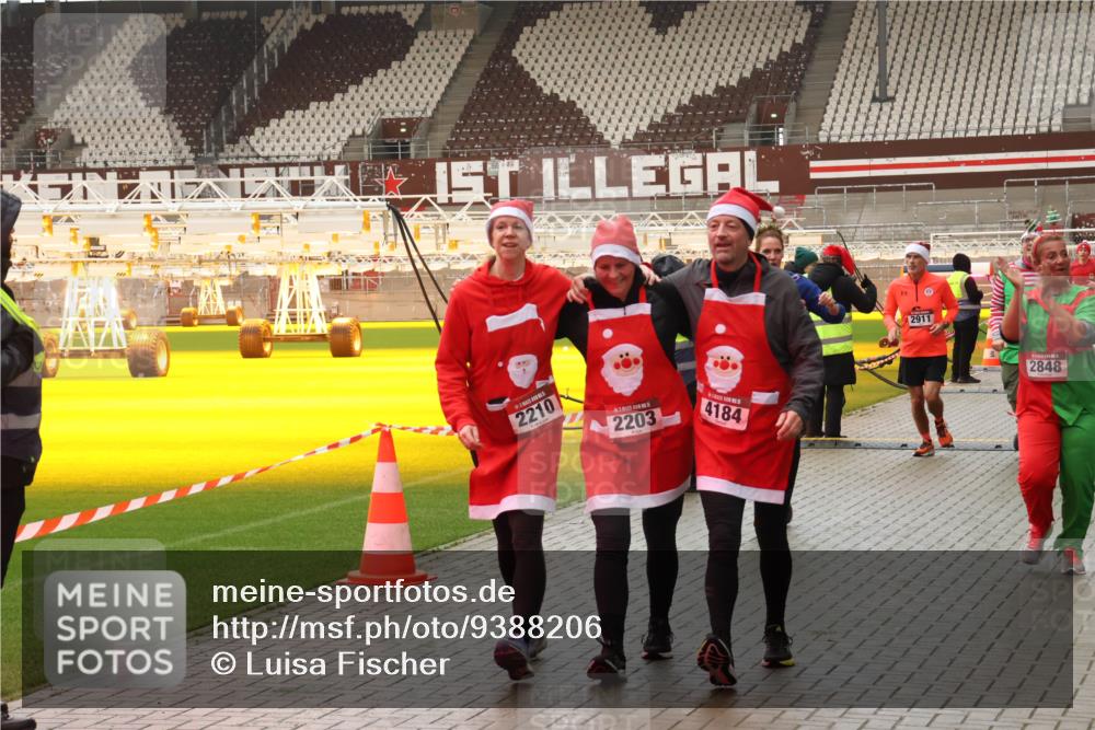 07.12.2025 - St. Pauli X-Mass-Run No. 15 Luisa Fischer http://msf.ph/oto/9388206 07.12.2025 11:50:48 Ziel 2210, 1, 2203, 4184, 2911, 2848, 1599, 1602, 1890, 2118, 2203, 2210, 2784, 2785, 2793, 2848, 2872, 2877, 3660, 3697, 3778, 3913, 4184, 4428 meine-sportfotos.de