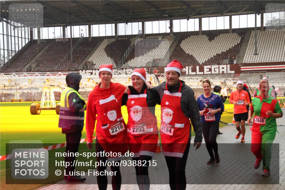 07.12.2025 - St. Pauli X-Mass-Run No. 15 Luisa Fischer http://msf.ph/oto/9388215 07.12.2025 11:50:50 Ziel 2210, 2203, 4184, 2911, 2877, 2848, 196, 206, 1599, 1602, 1890, 2118, 2203, 2210, 2784, 2785, 2793, 2848, 2872, 2877, 3660, 3697, 3778, 3913, 3958, 4184, 4428 meine-sportfotos.de