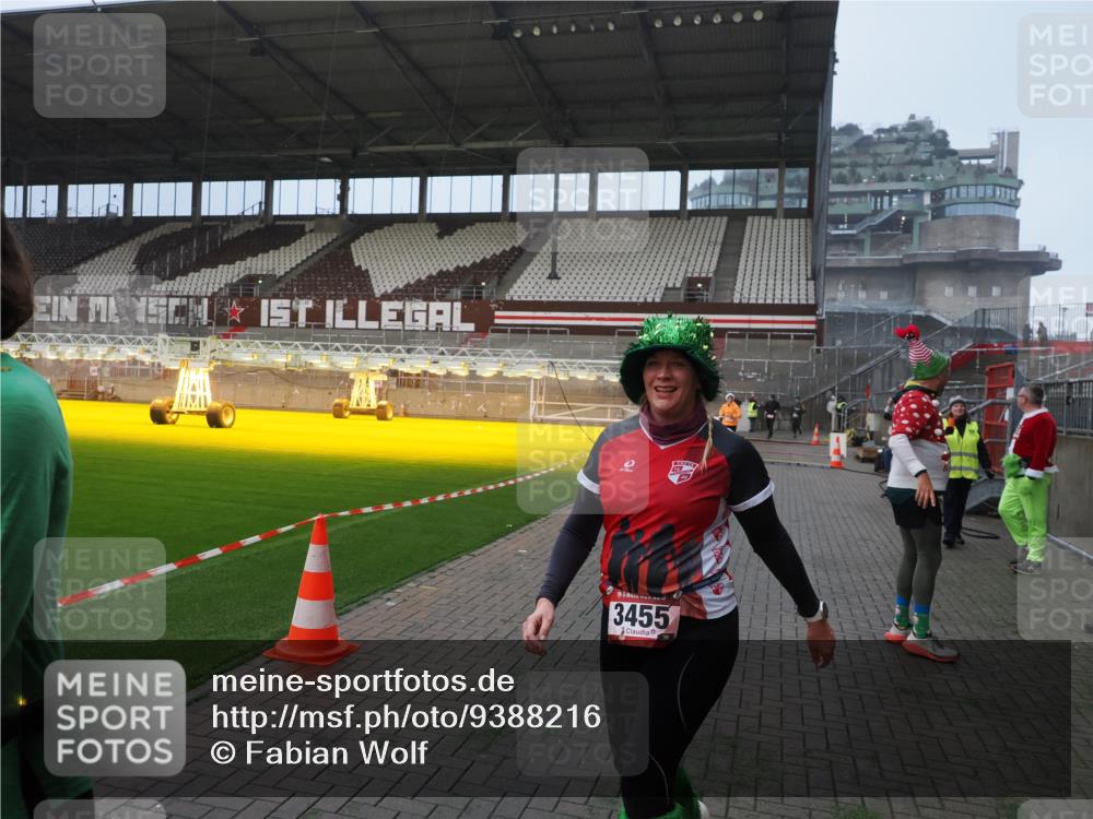 07.12.2025 - St. Pauli X-Mass-Run No. 15 Fabian Wolf http://msf.ph/oto/9388216 07.12.2025 10:19:13 Ziel 3455, 3724, 3975, 3976, 4330, 4331, 4436, 4437, 4438, 4466, 4473, 4475, 4498 meine-sportfotos.de