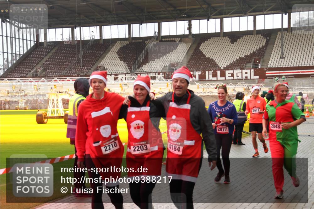 07.12.2025 - St. Pauli X-Mass-Run No. 15 Luisa Fischer http://msf.ph/oto/9388217 07.12.2025 11:50:51 Ziel 2210, 2203, 4184, 2911, 2877, 2848, 196, 206, 1599, 1602, 1890, 2118, 2203, 2210, 2784, 2785, 2793, 2848, 2872, 2877, 3660, 3697, 3778, 3913, 3958, 4184, 4428 meine-sportfotos.de