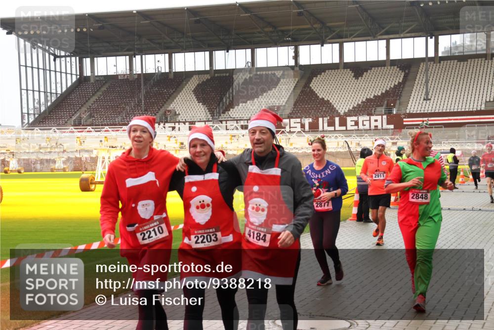 07.12.2025 - St. Pauli X-Mass-Run No. 15 Luisa Fischer http://msf.ph/oto/9388218 07.12.2025 11:50:51 Ziel 2210, 2203, 4184, 1, 2911, 2877, 2848, 196, 206, 1599, 1602, 1890, 2118, 2203, 2210, 2784, 2785, 2793, 2848, 2872, 2877, 3660, 3697, 3778, 3913, 3958, 4184, 4428 meine-sportfotos.de